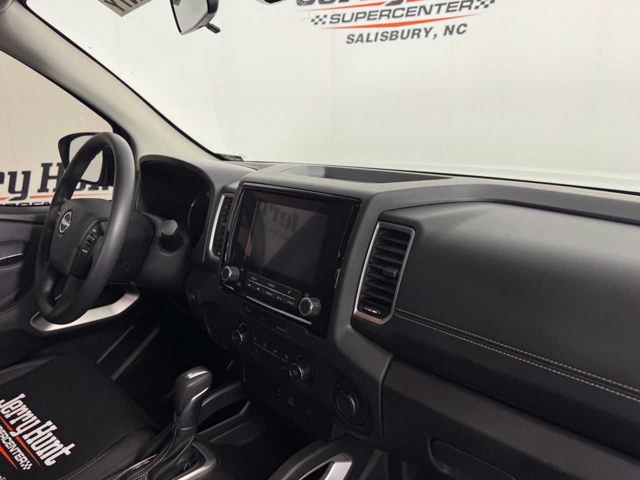 Used 2024 Nissan Frontier SV RWD image 33