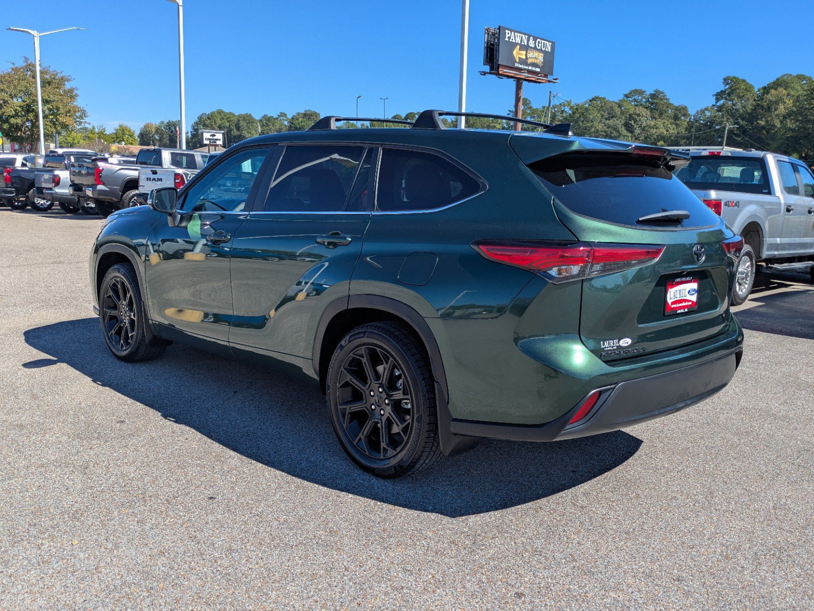 Used 2023 Toyota Highlander L FWD image 5