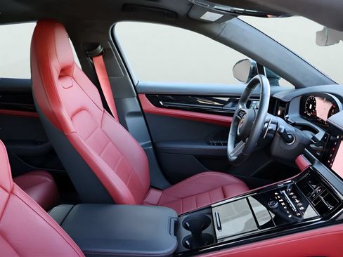 Certified 2025 Porsche Panamera GTS AWD/4WD image 9