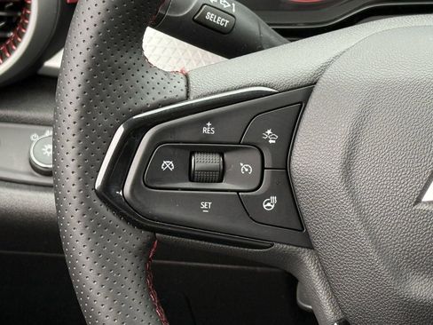 Certified 2025 Chevrolet Trax RS w/ Sunroof Package FWD image 13