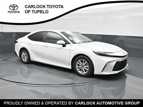 Used 2025 Toyota Camry SE FWD image 6