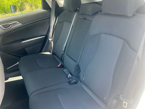 Used 2025 Kia Sportage LX image 21