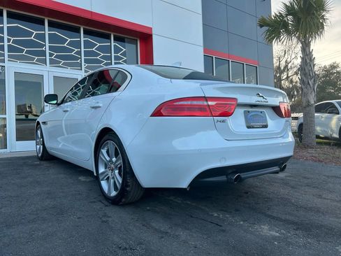 Used 2017 Jaguar XE Premium image 6
