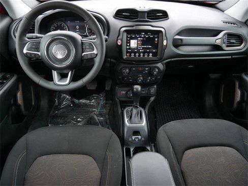 Used 2023 Jeep Renegade Latitude image 11