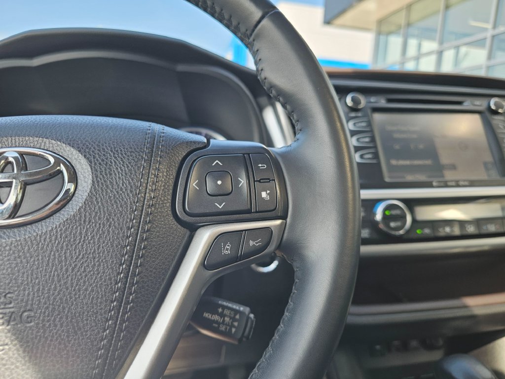 Used 2019 Toyota Highlander XLE AWD/4WD image 34