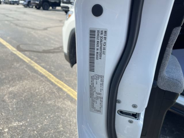 Used 2024 Jeep Compass Latitude AWD/4WD image 32