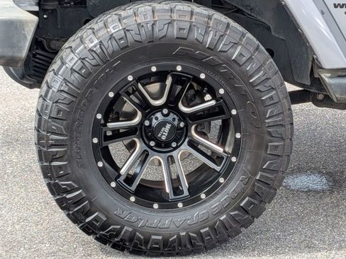 Used 2016 Jeep Wrangler Unlimited Sahara w/ Connectivity Group AWD/4WD image 11
