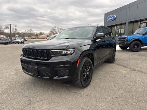 Used 2024 Jeep Grand Cherokee L Laredo image 2