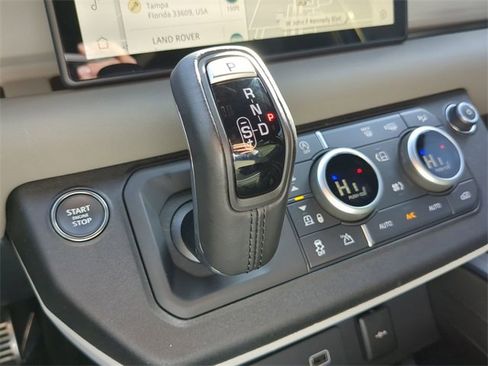 Used 2023 Land Rover Defender 90 SE image 25
