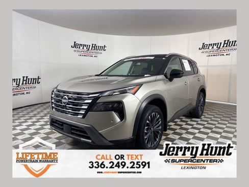 Used 2025 Nissan Rogue SL w/ Tech Package image 1