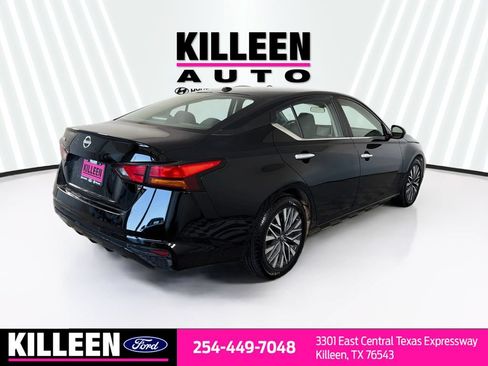 Used 2025 Nissan Altima 2.5 SV FWD image 9