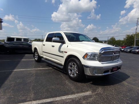 Used 2016 RAM 1500 Laramie AWD/4WD image 4