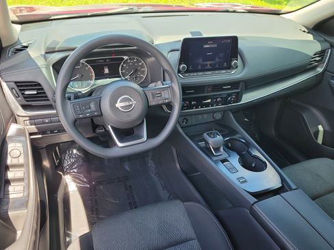 Certified 2024 Nissan Rogue SV FWD image 16