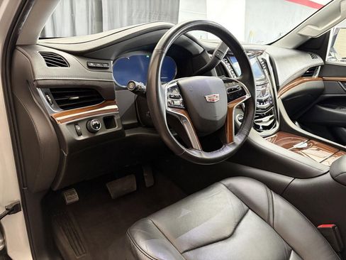 Used 2020 Cadillac Escalade Luxury image 13