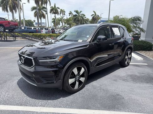 Used 2020 Volvo XC40 T5 Momentum w/ Protection Package Premier AWD/4WD image 4