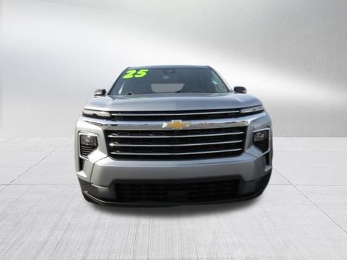 Certified 2025 Chevrolet Traverse LT image 3