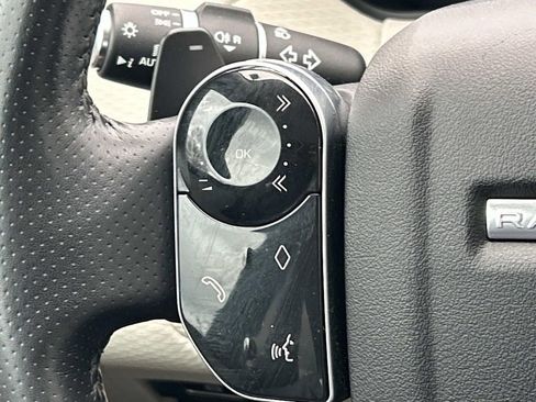 Used 2018 Land Rover Range Rover Velar S image 32