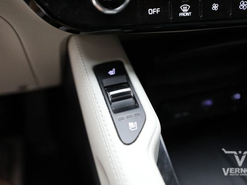 Used 2024 Kia Telluride EX w/ EX Captain's Chair Package FWD image 24