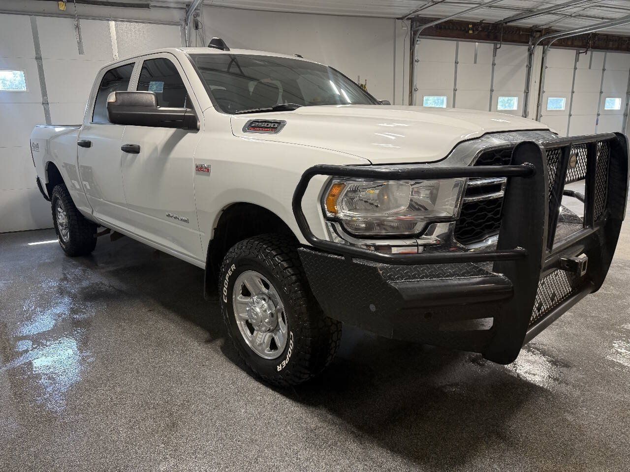 Used 2022 RAM 2500 Tradesman w/ Chrome Appearance Group AWD/4WD image 3