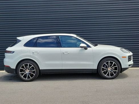 Certified 2025 Porsche Cayenne AWD/4WD image 8