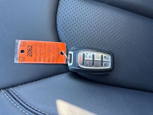 Used 2024 Chrysler Pacifica Touring-L FWD image 8