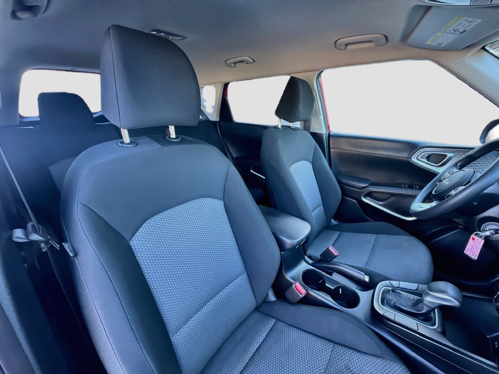 Certified 2023 Kia Soul LX w/ LX Technology Package FWD image 28