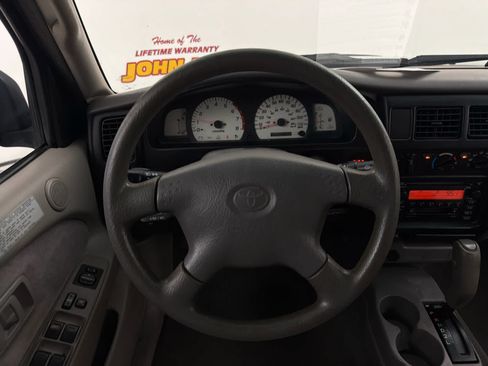 Used 2002 Toyota Tacoma PreRunner w/ SR5 Pkg w/ Chrome Pkg RWD image 15