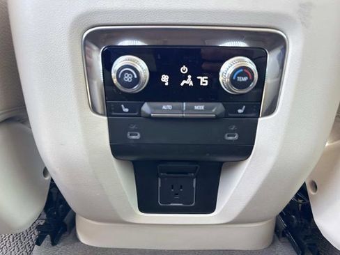 Used 2022 GMC Yukon XL Denali image 18