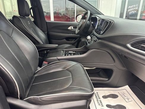 Used 2022 Chrysler Pacifica Limited w/ S Appearance Package image 23