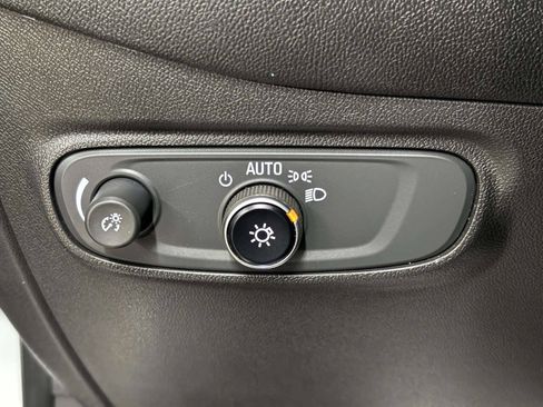 Used 2020 Chevrolet Equinox LS FWD image 31