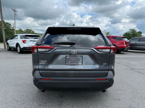 Used 2020 Toyota RAV4 LE FWD image 5