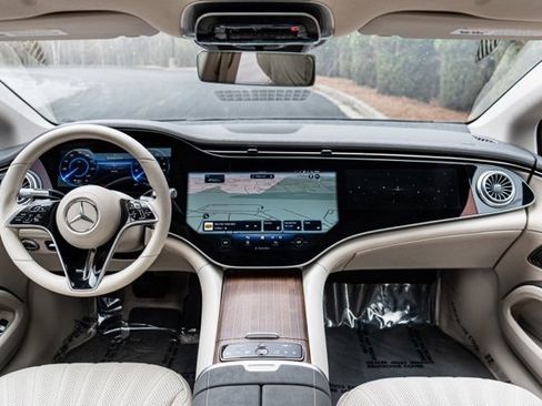 Used 2022 Mercedes-Benz EQS 580 580 image 26