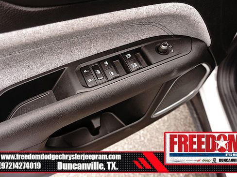 New 2025 Jeep Compass Sport image 40