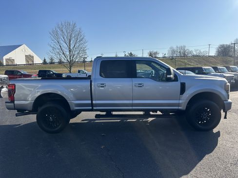 Used 2022 Ford F350 Lariat w/ Black Appearance Package image 4