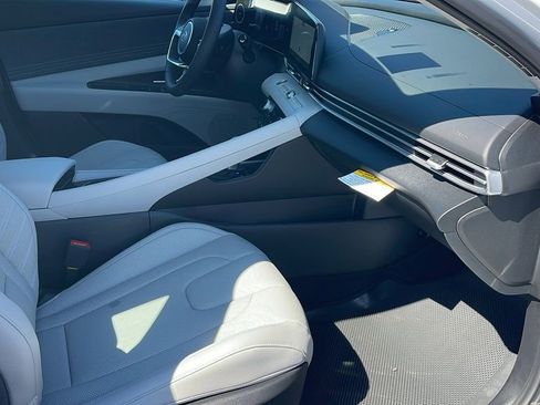 New 2025 Hyundai Elantra Limited image 33