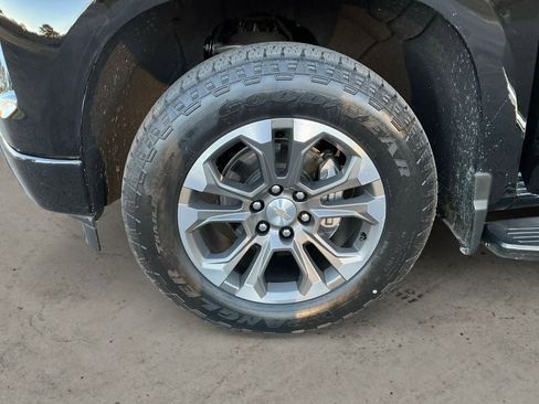 Used 2022 Chevrolet Silverado 1500 High Country w/ Technology Package image 14