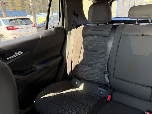 Used 2025 Chevrolet Equinox LT image 38
