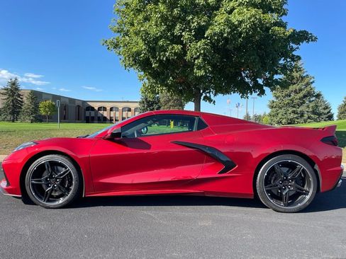 Used 2022 Chevrolet Corvette Stingray Premium Conv w/ Z51 Performance Package RWD image 2