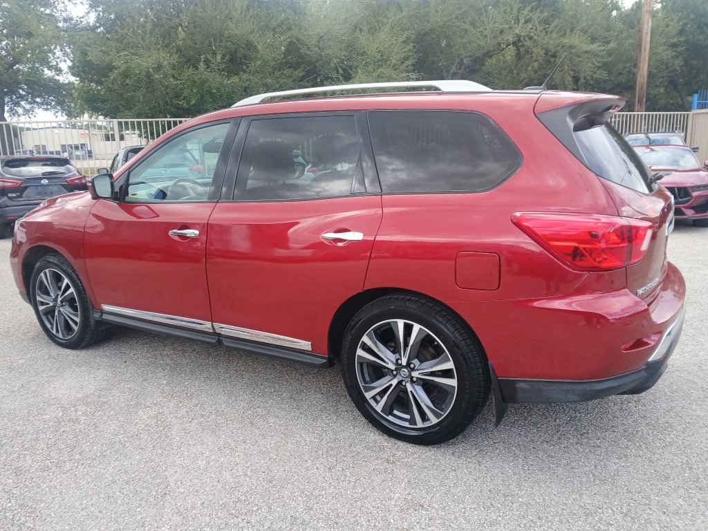 Used 2017 Nissan Pathfinder Platinum w/ Family Entertainment Package FWD image 7