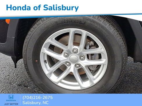 Used 2023 Jeep Grand Cherokee Laredo w/ Luxury Tech Group I image 30