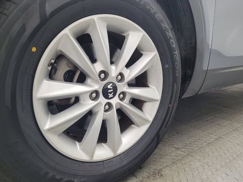 Used 2020 Kia Sorento LX image 31