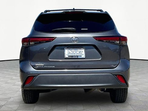 Used 2023 Toyota Highlander LE image 4