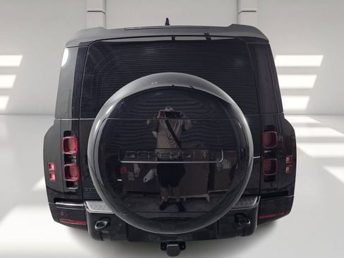 Used 2025 Land Rover Defender 130 X-Dynamic SE image 7