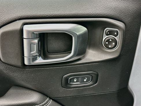 Used 2023 Jeep Wrangler Unlimited Sahara w/ Cold Weather Group AWD/4WD image 15