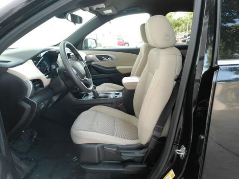 Used 2022 Chevrolet Traverse LS FWD image 12