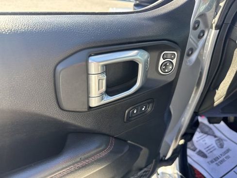 Used 2020 Jeep Gladiator Rubicon image 16