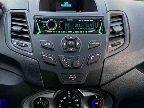 Used 2017 Ford Fiesta SE image 24