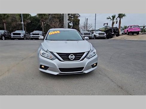 Used 2017 Nissan Altima 2.5 SL w/ Moonroof Package image 38