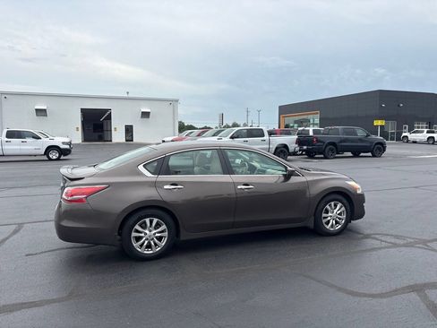 Used 2014 Nissan Altima 2.5 S w/ Sport Value Package FWD image 10