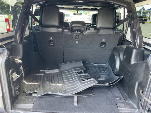 Used 2018 Jeep Wrangler Unlimited Sahara w/ Dual Top Group AWD/4WD image 26